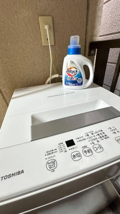 Apartment 105号室花園駅2分ツインベットルームミニキッチンと専用バスルーム付き Ōsaka
